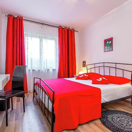 Apartament In Near Center *