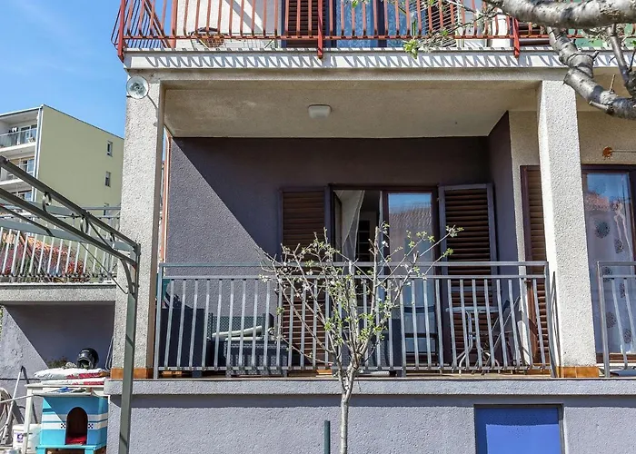 Apartment In Near Center