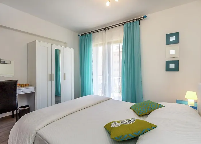 In Near Center 아파트 풀라