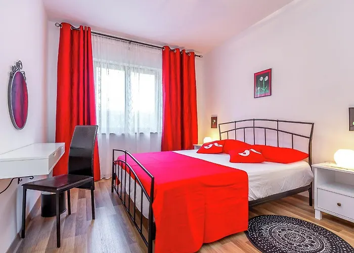 아파트 In Near Center *