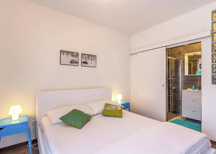 아파트 In Near Center 풀라